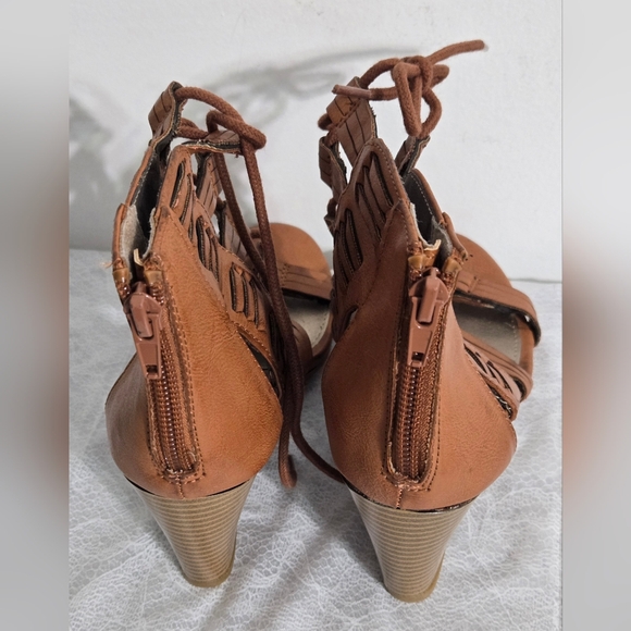 Rampage 7 High Wedge Strappy Lace Up Sandals Beige Zipper Back Open Toe - Picture 4 of 9